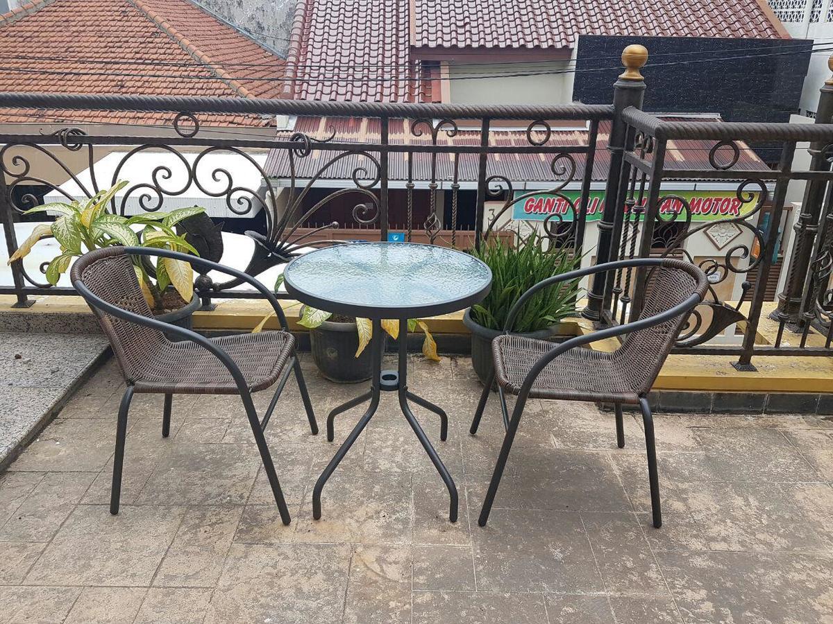 The Backpacker Semarang Hostel Exterior photo