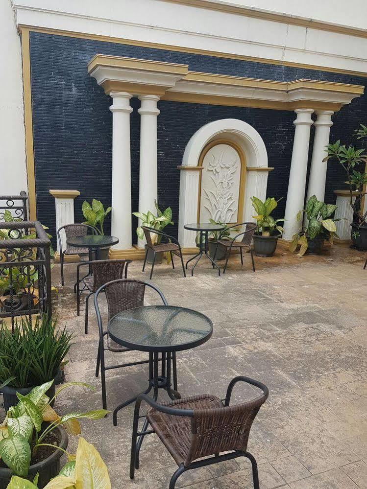 The Backpacker Semarang Hostel Exterior photo
