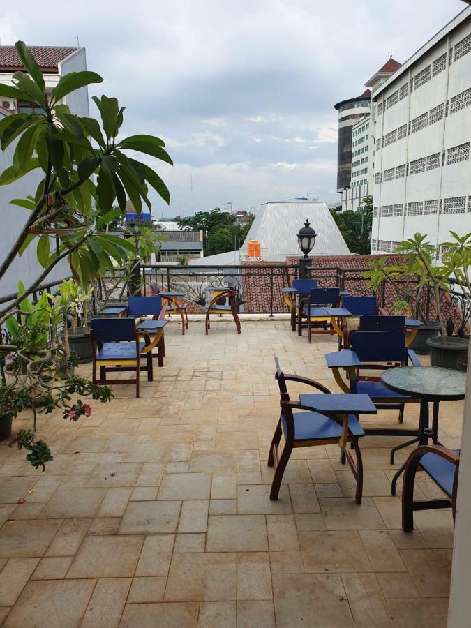 The Backpacker Semarang Hostel Exterior photo